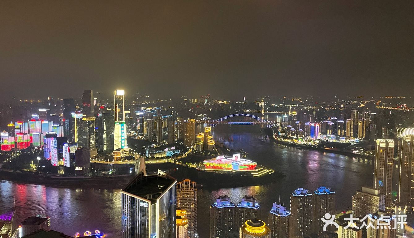 能拍到重庆你好的那边人简直多的不行