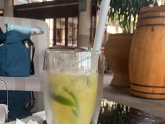 -亚龙湾喜来登·美景台大堂吧