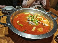 -野山舂·贵州现舂酸汤火锅(鸿通城店)