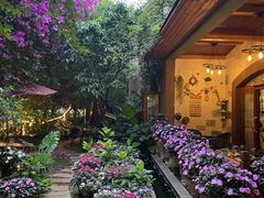 -月亮眼花园餐厅书吧酒吧
