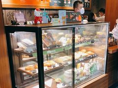 面包甜点陈列柜-星巴克臻选(成都宽窄巷子店)