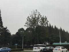 -迪卡侬运动专业超市-停车场