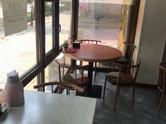 靠窗位-锅贴王海鲜小馆