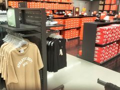 -王府井奥莱临潼小镇(临潼店)