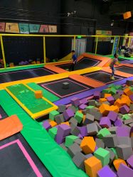 -蹦蹦跳跳(新奥购物中心店)