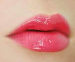 粉嫩粉嫩的水晶嘟嘟唇-艾妃罗高科美肤美甲美睫健康管理