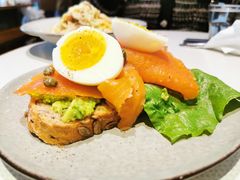 烟熏三文鱼牛油果酱吐司-BAKER&SPICE(安福路店)