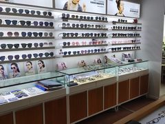 -视野联行眼镜•蔡司•依视路(温江店)