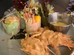 酥炸老虎虾香芒米纸卷配榴莲汁-CHINCHIN 青青·泰国料理(万象食家店)