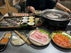-围炉肉舍•炭烤活鳗•丹东海鲜烤肉(步行街店)