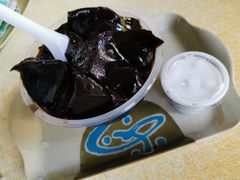 龟苓膏加椰奶-百花传统甜品店(原址店)