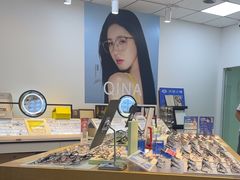 -天空之镜眼镜店蔡司依视路配镜授权零售店(望京颐堤港店)