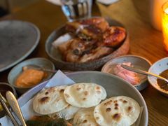 烟熏三文鱼配烤饺子皮和芥末籽酱-BOR Eatery(安福路店)