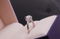 -威德钻石-克拉钻大本营(南京东路店)