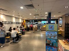 -麦当劳(上海虹桥站30B检票口楼上)