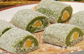 Bamboo Leaf Coconut Mango Roll
