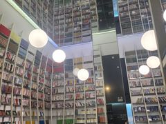 -钟书阁(松江泰晤士小镇店)