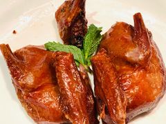 烤乳鸽-翡翠小城·海鲜豆捞·广式点心(老佛爷店)