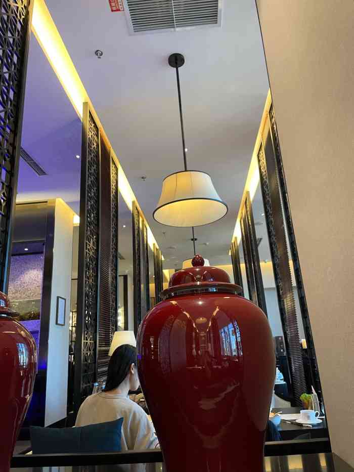 甄御万象城店探店,环境,服务,菜品食材,都是不错的,特别是菜量,出乎