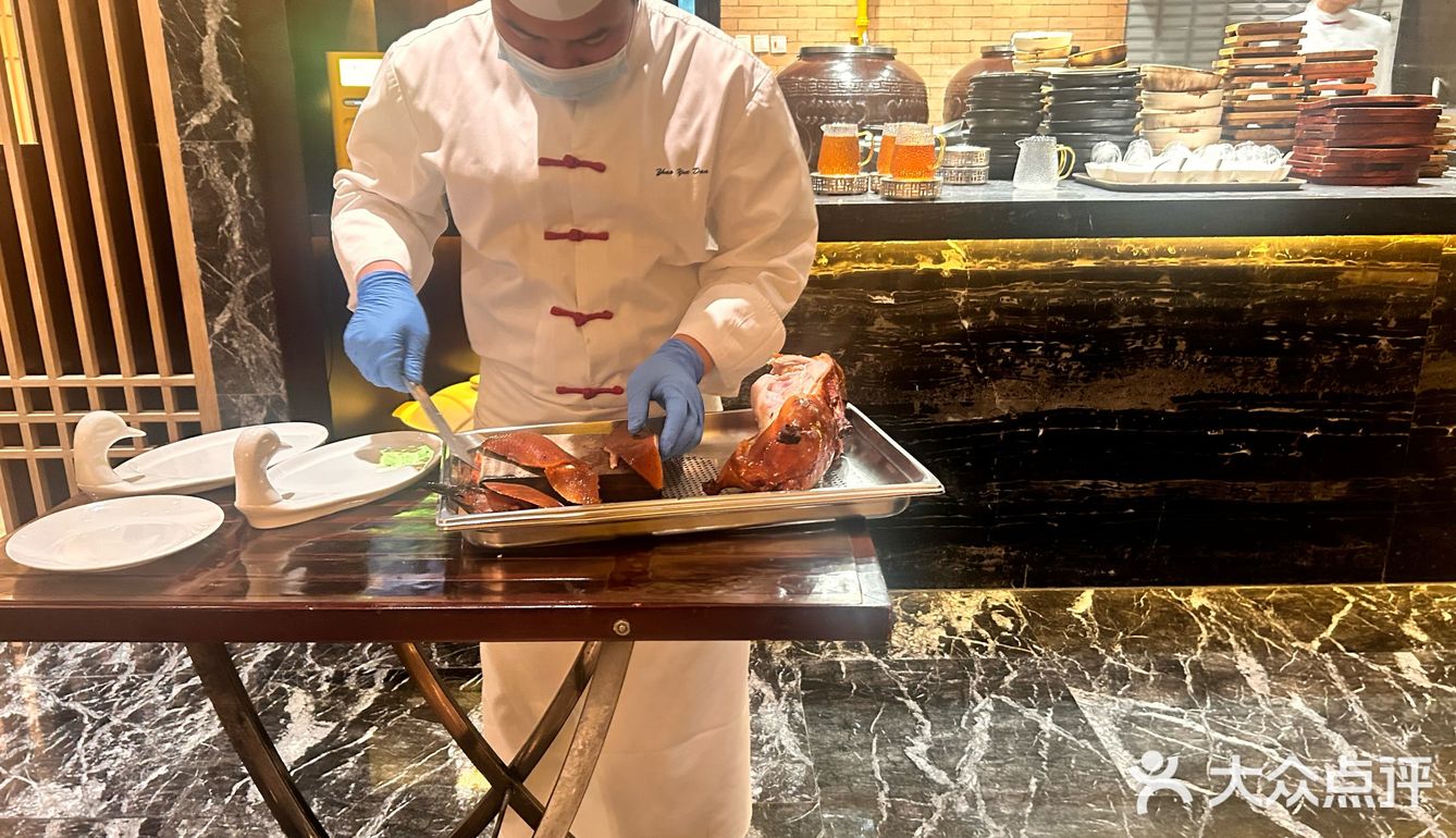 大快朵颐烤鸭时