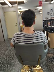 -即型男士理发工作室
