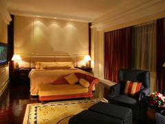 行政豪华商务客房3-深圳富苑皇冠假日套房酒店