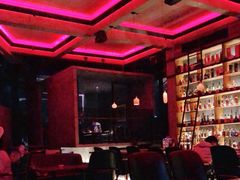 -饮湖威士忌鸡尾酒吧