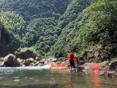 -安吉龙王山峡谷漂流