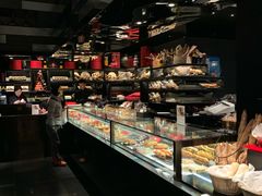 面包甜点陈列柜-Salon de The de Joel Robuchon(外滩18号店)
