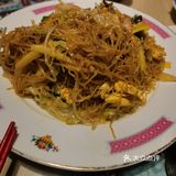 丰盛里这家港式餐厅适合家人聚餐；「庙街风沙鸡」表皮脆香
