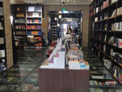 -钟书阁(松江泰晤士小镇店)