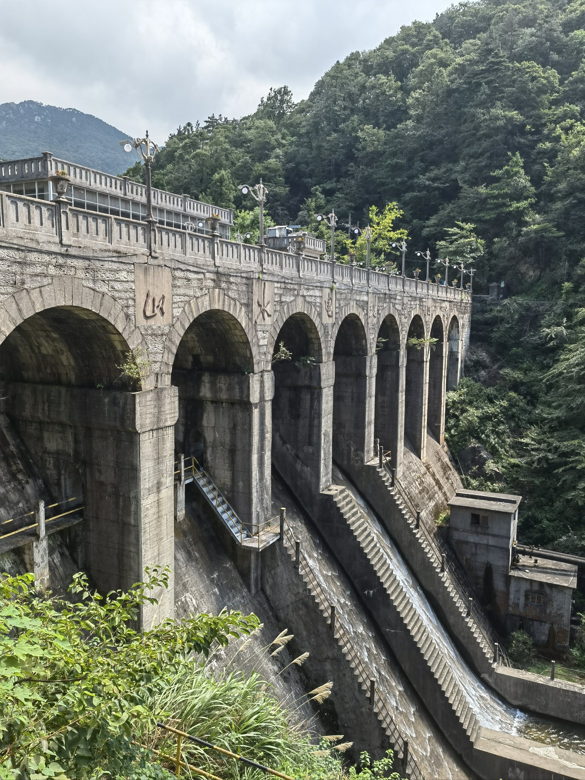 如琴湖大坝图片