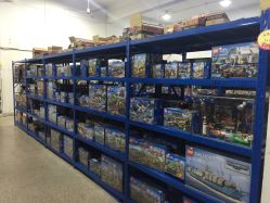 店内环境-逝水玩具折扣店