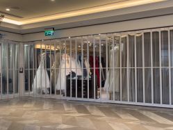 -现代经典婚纱摄影