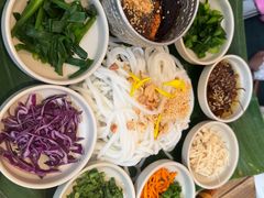 菌香七彩凉鸡米线-银米·云南传统过桥米线(双廊黑金冠店)
