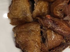 盐烧乳鸽-潮珍苑海鲜粤菜酒家·广式茶点·宴请(临江大道店)