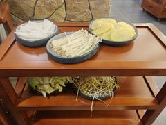 -小志家.野生菌鲜切牦牛肉牛杂火锅