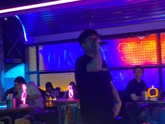 -UP嘻哈酒吧(粉巢店)