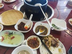 -鲁朗纳麦石锅鸡庄园