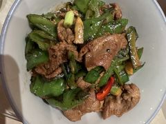 -帅巴人舅母子腊蹄民俗村
