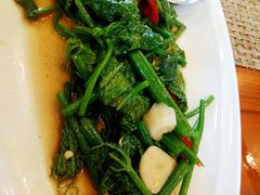 -Chom Cafe and Restaurant