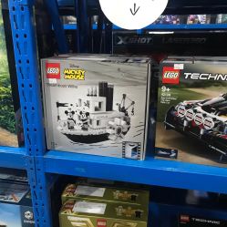 -逝水玩具折扣店