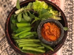 西红柿与猪肉末辣椒酱与蔬菜-Huen Phen