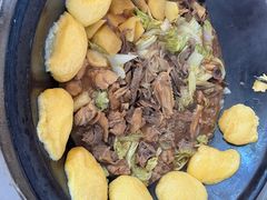 -粘豆包柴火铁锅炖