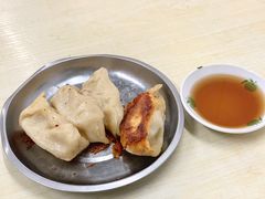 -黄阿姨锅贴大王(万航渡路店)