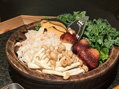 -三出山火锅(南京万象天地店)