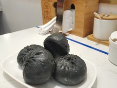 黑猪肉黑金包-李与白包子铺(桐梓林店)