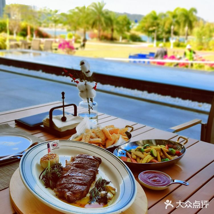 在公园里享用顶级澳洲和牛西冷的感觉太爽了