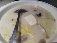 白菜豆腐鸭架汤-大碗居·烤鸭·鱼头泡饼(天坛东门店)