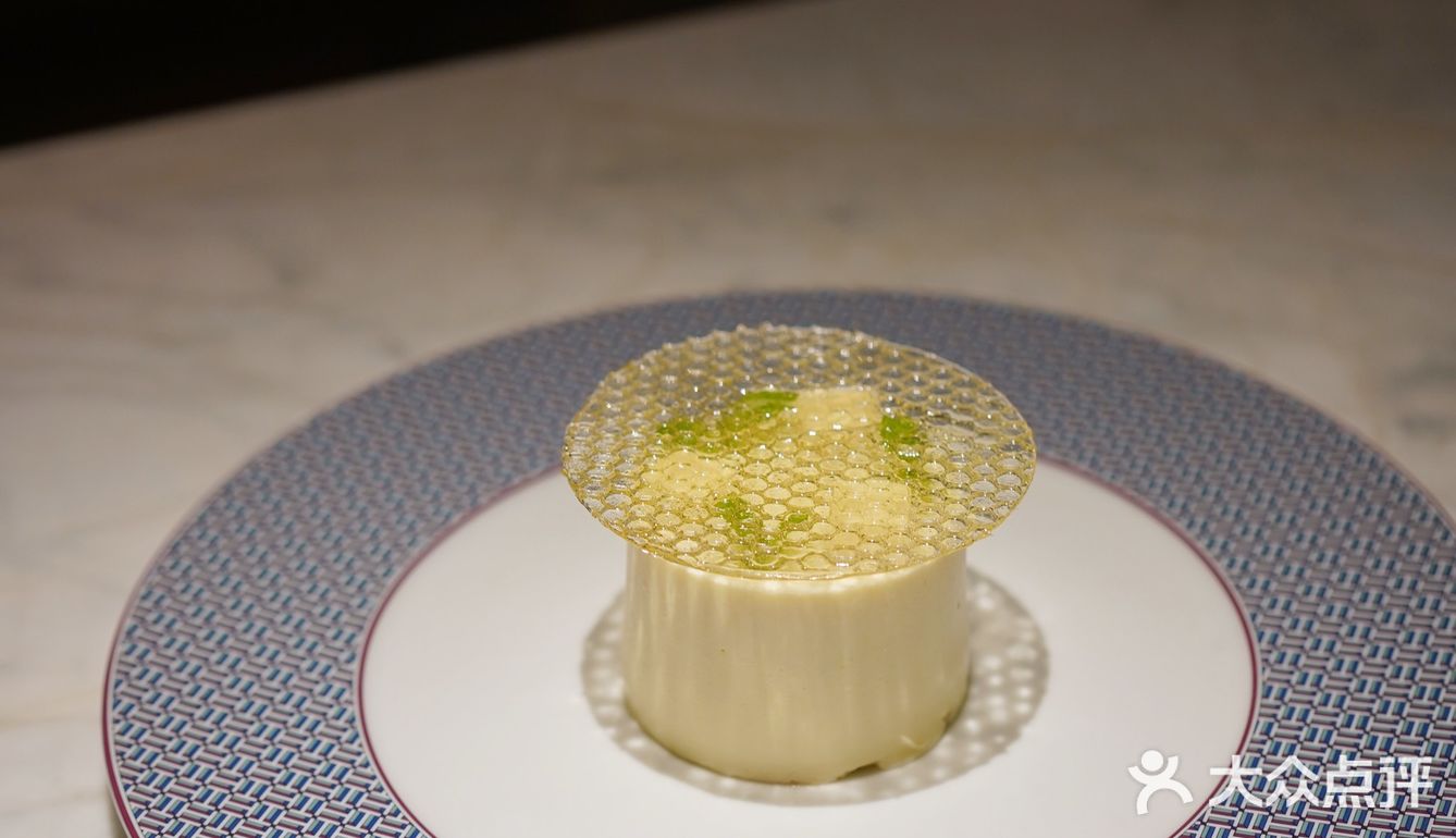 咸蛋黄融入奶油 整块的味道是很均匀平衡的